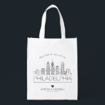 Sacola Ecológica Philadelphia Wedding | Linha Skyline Estilizada<br><div class="desc">Um saco de casamento único para um casamento acontecendo na linda cidade de Filadélfia. Esta bolsa apresenta uma ilustração estilizada do horizonte único da cidade com seu nome embaixo. Esta é seguida pelas informações do dia do casamento em um estilo aberto igual.</div>