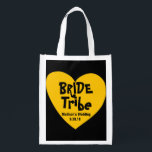 Sacola Ecológica Tribo Legal de Noiva Amarela Funky<br><div class="desc">Um coração amarelo ousado realmente pop sobre um fundo preto. A carta engraçada soletra a "Tribo Bride". O nome da noiva e a palavra casamento estão abaixo,  depois a data. design legal e moderna. Você pode alterar todo o texto e a cor do fundo.</div>