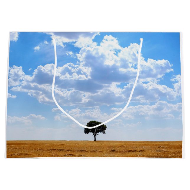 Sacola Para Presentes Grande Árvore num campo de trigo colhido (Frente)