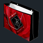 Sacola Para Presentes Grande Celebração do 36º aniversário do casamento do Rosa<br><div class="desc">Celebre o 36º aniversário de casamento de rosa com esta bolsa de presente de na moda! As letras brancas elegantes em fundo de rosa vermelha romântico acrescentam um toque memorável para esta ocasião especial e marco extraordinário. Personalize com os nomes dos casais e anos de casamento. O reverso mostra design...</div>