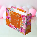 Sacola Para Presentes Grande Chá de panela Floral de Verão cor laranja rosa<br><div class="desc">Esta bolsa elegante,  com texto floral e personalizado cor-de-rosa e laranja,  constituiria um excelente adicional para a celebração do seu chá de panela. Adicione facilmente seus próprios detalhes clicando na opção "personalizar".</div>