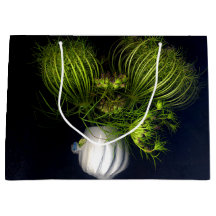 "Coração verde no preto"