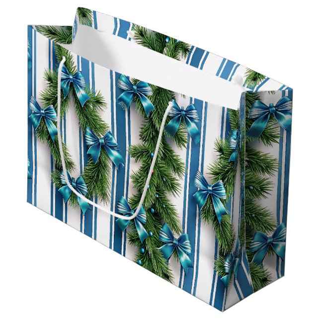 SACOLA PARA PRESENTES GRANDE EVERGREEN GARLAND BLUE HOLIDAYS BOWS & STRIPES (Frente inclinada)