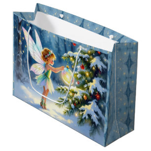 Sacola Para Presentes Grande Fada decorando uma Casa de Natal Cottage Core