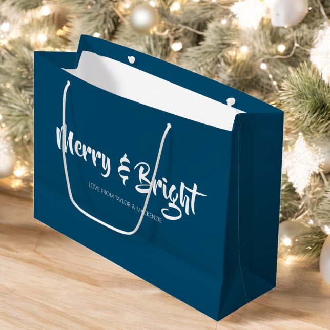 Sacola Para Presentes Grande Feliz de Natal e Brilho Personalizado (Christmas Merry and Bright Personalized Large Gift Bag by Ricaso. Add your own text. Other colors)