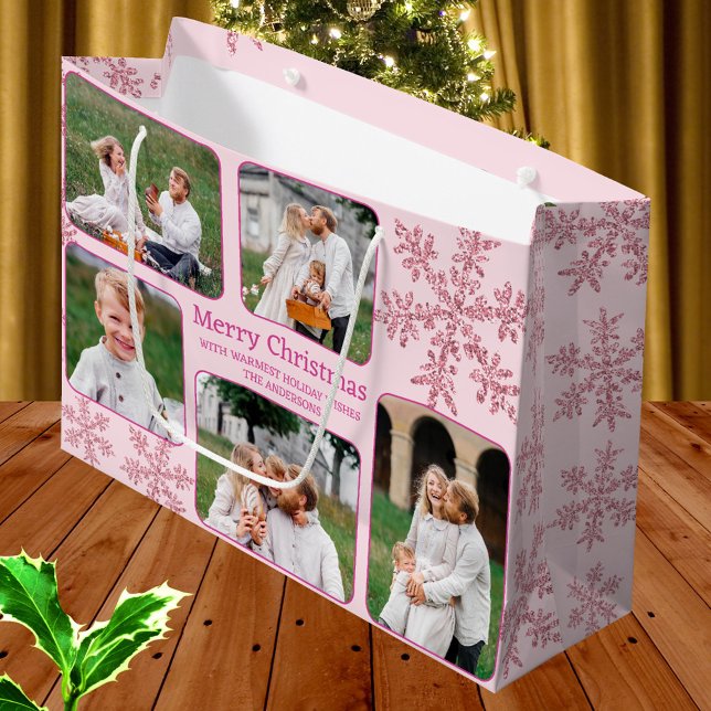 Sacola Para Presentes Grande Floco de neve Glama Rosa 5 Foto Colagem Natal (This pink snowflake design plus your photos creates custom designer Christmas gift bags just for you)