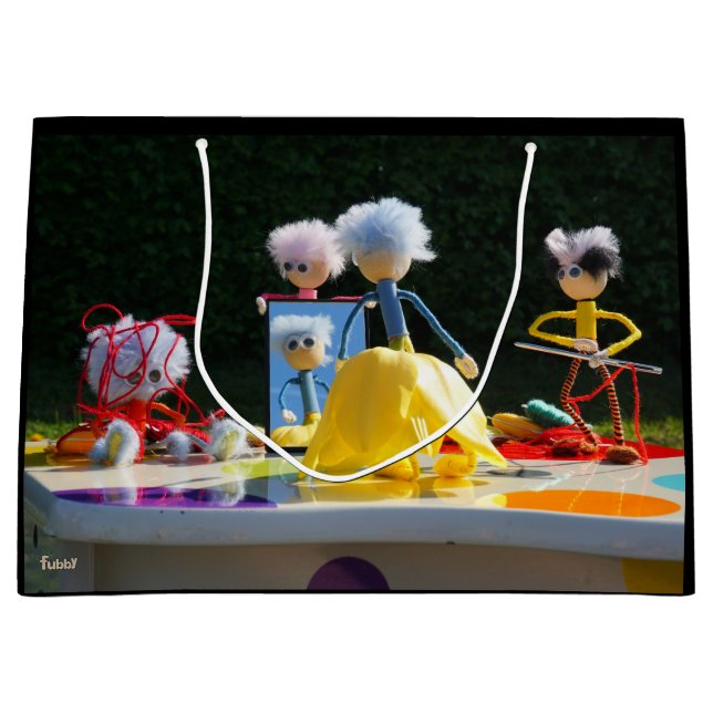 Sacola Para Presentes Grande Fubby's met Tulpen jurk bij atelier. (Frente)