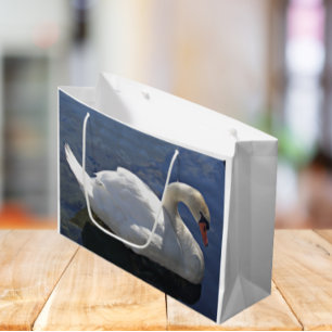 Sacola Para Presentes Grande Graceful White Swan no lago Photo