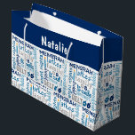 Sacola Para Presentes Grande Hanukkah Chanukah Word Art Nome Personalizado<br><div class="desc">Este design de feriados do Chanucá mostra a arte temida do Chanucá. Personalize com seu nome editando o texto nas caixas de texto fornecidas #hanukkah #chanukah #feriados</div>