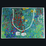 Sacola Para Presentes Grande Jardim de fazenda com girassóis, Gustav Klimt<br><div class="desc">Gustav Klimt (14 de julho de 1862 - 6 de fevereiro de 1918) foi um pintor simbólico austríaco e um dos membros mais proeminentes do movimento Secessão de Viena. Klimt é notado por suas pinturas, murais, esboços, e outros objetos de arte. Além de suas obras figurativas, que incluem alegorias e...</div>
