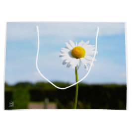 Sacola Para Presentes Grande Madelief rechtop geisoleerd in de natuur.