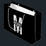 Sacola Para Presentes Grande Monograma Personalizado e Nome Grande Bag de Prese<br><div class="desc">Monograma personalizado e presentes de nome que apresentam um monograma personalizado em estilo de letra sans moderno branco e negrito com a caixa de nome no meio do monograma em fundo preto.</div>