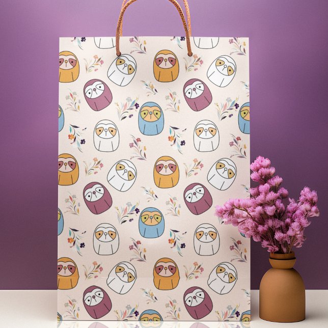 Sacola Para Presentes Grande Multcolor Sleepy Sloth (gift bag, birthday surprise gift bag, teddy bear gift bag, wine gift bag, travel bag, use and throw )