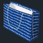 Sacola Para Presentes Grande Padrão de tipografia moderna azul de Hanukkah feli<br><div class="desc">Feliz padrão de tipografia moderna azul e branca Hanukkah,  grande presente. Padrão de texto branco sobre fundo azul.</div>