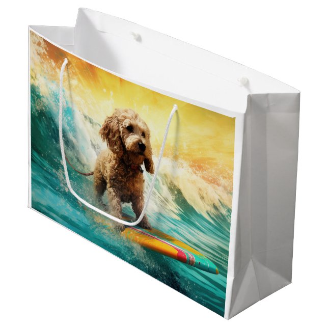 Sacola Para Presentes Grande Pintura de Cockapoo Surfando na Praia (Frente inclinada)
