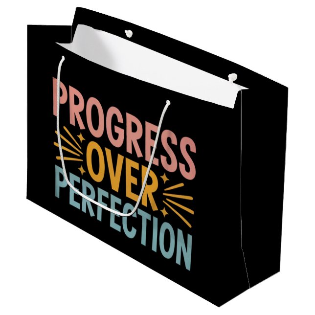 Sacola Para Presentes Grande Professor Progresso em vez de Perfeição Volta às A (Frente inclinada)