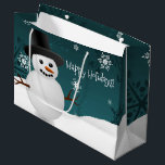 Sacola Para Presentes Grande Teal Snowman Winter Scenery Christmas Gift Bag<br><div class="desc">Saqueie seus presentes de Natal com este Snowman, Teal Snowman Winter Scenery Gift Bag. O design de presente apresenta um boneco de neve feliz em uma cena de ventania de neve contra um fundo teal adornado com flocos de neve de cor correspondente. Itens adicionais de presentes e feriados disponíveis com...</div>