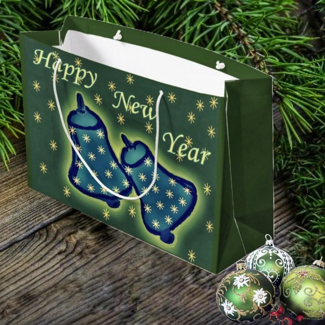 Sacola Para Presentes Grande Tocando o Ano Novo  (This unusual-looking gift bag, has a Victorian look, to its design!)