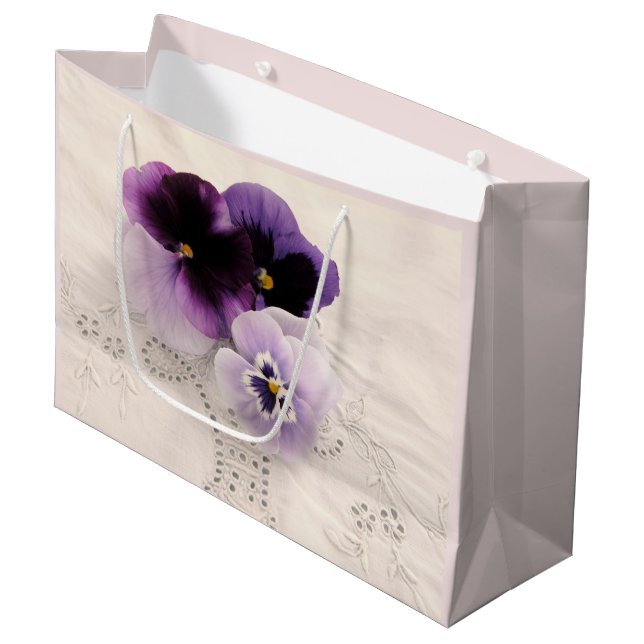 Sacola Para Presentes Grande Três pansias roxas (Frente inclinada)