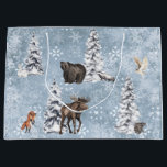 Sacola Para Presentes Grande Woodland Winter Moose Christmas Tree Floco La Neve<br><div class="desc">Este design foi criado através da arte digital. Pode ser personalizado clicando no botão personalizar e alterando a cor, adicionando um nome, iniciais ou as suas palavras favoritas. Entre em contato comigo em colorflowcreations@gmail.com se você quiser usar este design em outro produto. Veja mais das minhas criações ou siga-me em...</div>