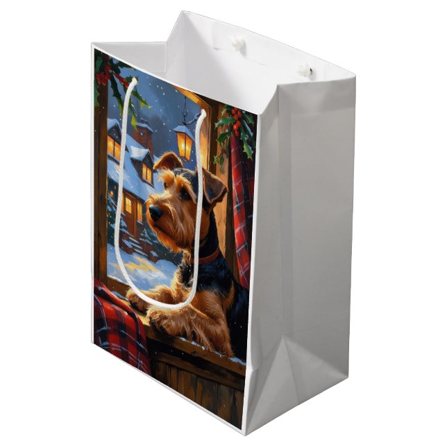 Sacola Para Presentes Média Airedale Terrier com Luzes de Natal Feriado  (Frente inclinada)