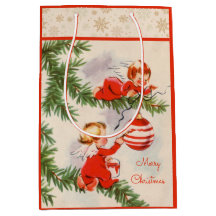 Ângulos decorando a árvore de Natal