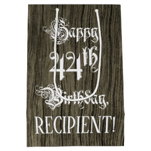 Sacola Para Presentes Média Aniversário de 44: Rico, Faux Wood Look + Nome Pe