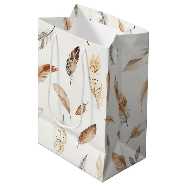 Sacola Para Presentes Média Aniversário de Penas Boho Creme (Frente inclinada)
