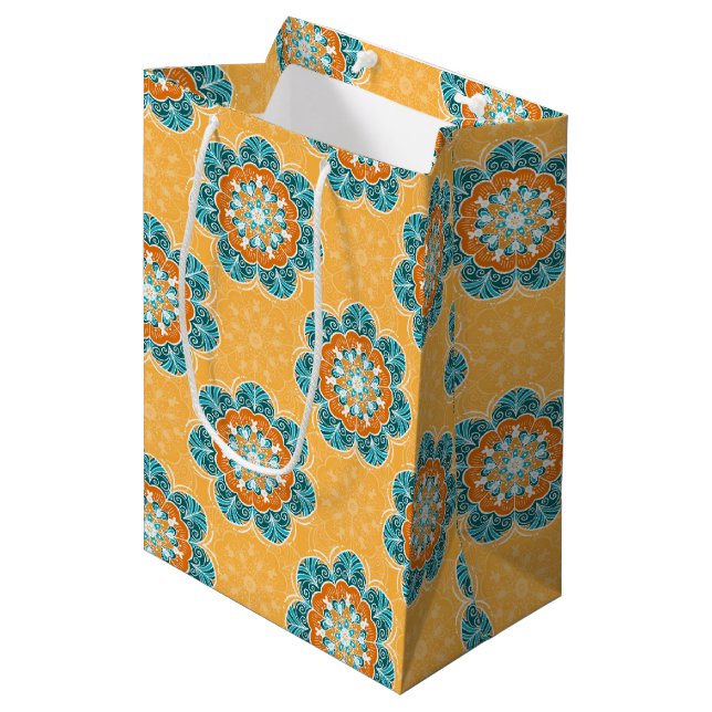 Sacola Para Presentes Média Azulejo Floral Mandala em Laranja e Teal (Frente inclinada)