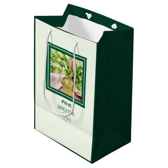 Sacola Para Presentes Média Bem-Estar Verde-Menta & Autocuidado (Frente inclinada)