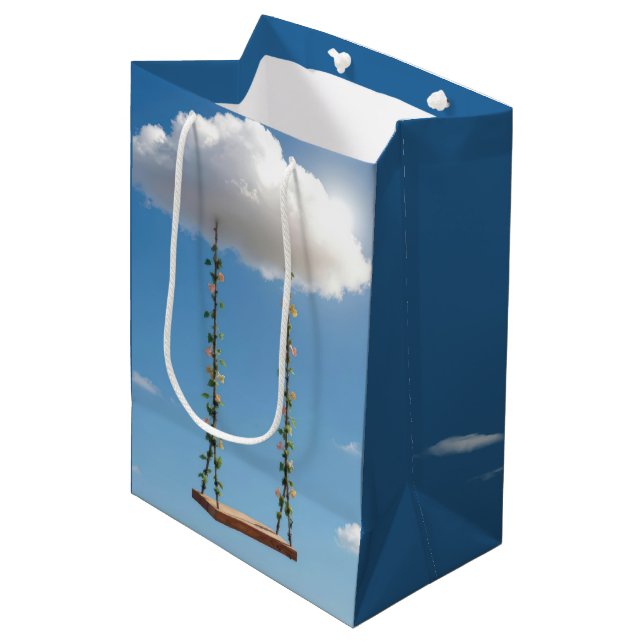 Sacola Para Presentes Média Birthday Swing Hanging From a Cumulus Cloud (Frente inclinada)
