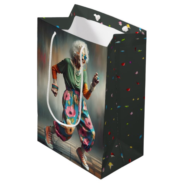 Sacola Para Presentes Média Birthday Velha Dançando (Frente inclinada)