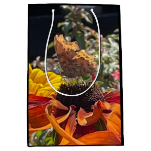 Sacola Para Presentes Média Borboleta Vírgula em Flor Rudbeckia