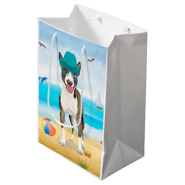 Sacola Para Presentes Média Bull Terrier Dog na praia (Frente inclinada)