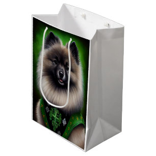 Sacola Para Presentes Média Cachorro Keeshond na Rua.