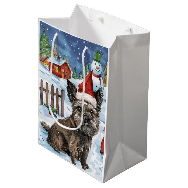 Sacola Para Presentes Média Cairn Terrier Dog Winter Wonderland Natal Joy (Frente inclinada)