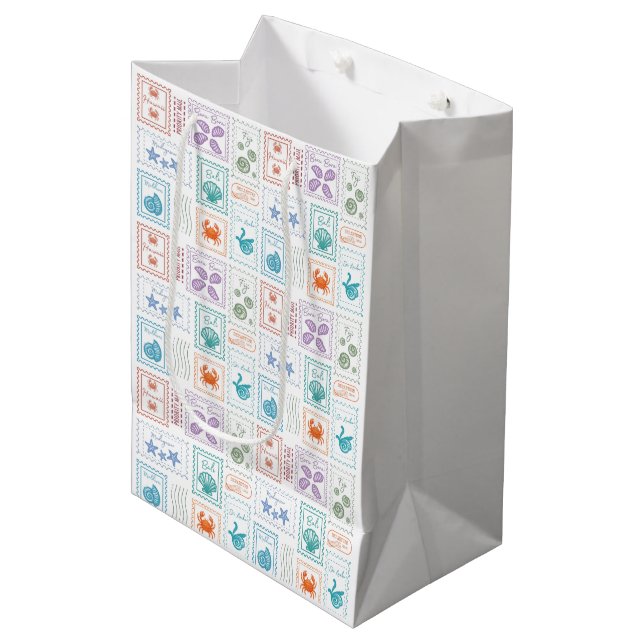 Sacola Para Presentes Média Carimbos de viagem (Frente inclinada)