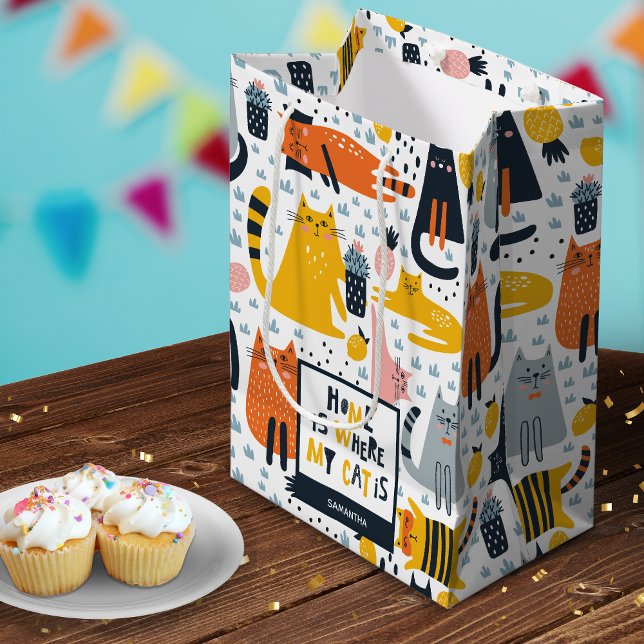 Sacola Para Presentes Média Casa é Onde Meu Gato é o Nome Monograma Padrão (Criador carregado)