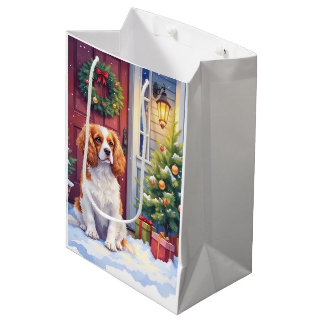 Sacola Para Presentes Média Cavalier King Charles Spaniel Snowy Christmas (Frente inclinada)