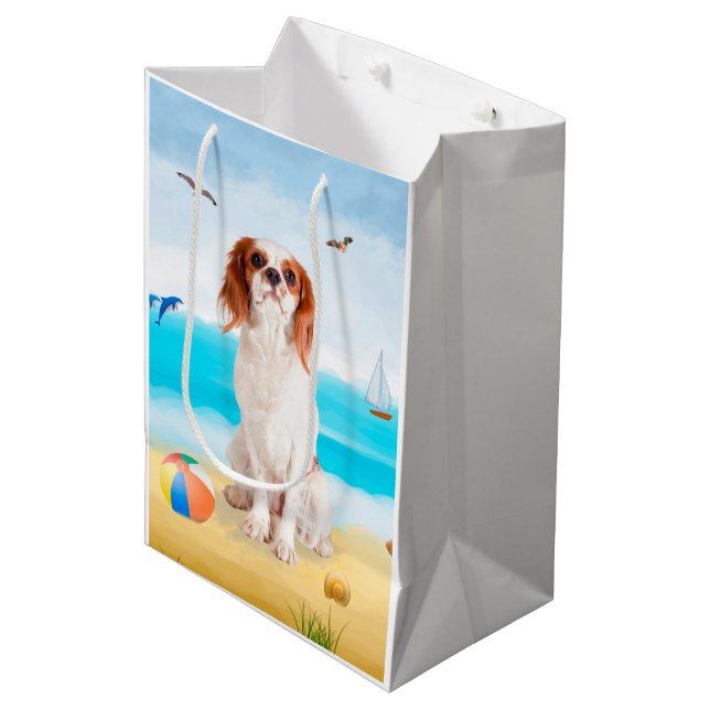 Sacola Para Presentes Média Cavalier King Dog em Beach (Frente inclinada)