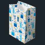 Sacola Para Presentes Média Chanukah apresenta presentes com Arcos brancos<br><div class="desc">Crie um belo presente Chanukah com este saco de presentes e papel de lenços.</div>