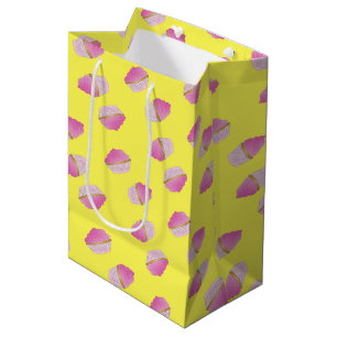 Sacola Para Presentes Média Cupcakes de morango cor-de-rosa com amarelo