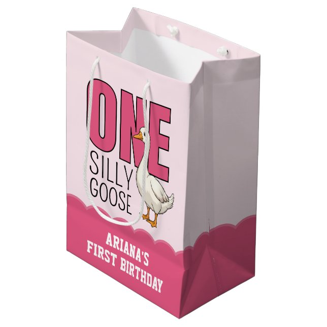 Sacola Para Presentes Média Custom Modern Pink One Silly Goose First Birthday (Frente inclinada)