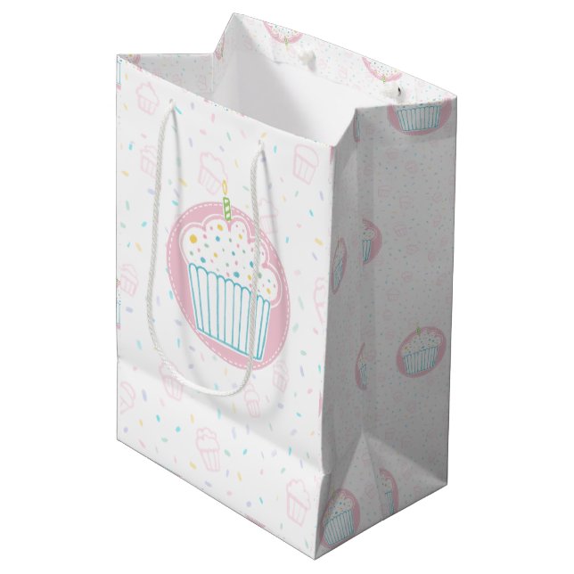 Sacola Para Presentes Média Cute Birthday Cupcake with Candle (Frente inclinada)