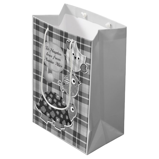 Sacola Para Presentes Média Cute Grey Plaid Turtle and Owl Personalised  (Frente inclinada)