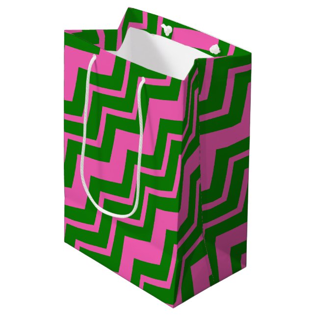 Sacola Para Presentes Média Design de Ziguezague Chevron Verde Rosa  (Frente inclinada)