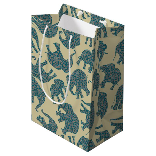 Sacola Para Presentes Média Ditzy Paisley Elephants on Beige Medium Gift Bag (Frente inclinada)
