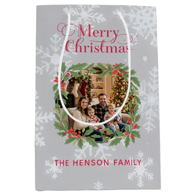 Sacola Para Presentes Média Elegant Holly Wreath Merry Christmas Photo (Frente)