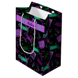 Sacola Para Presentes Média Enfermeiro de Watercolor Colagem Médica Roxo