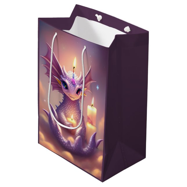 Sacola Para Presentes Média Fantasy Dragon com Velas de Aniversário (Frente inclinada)